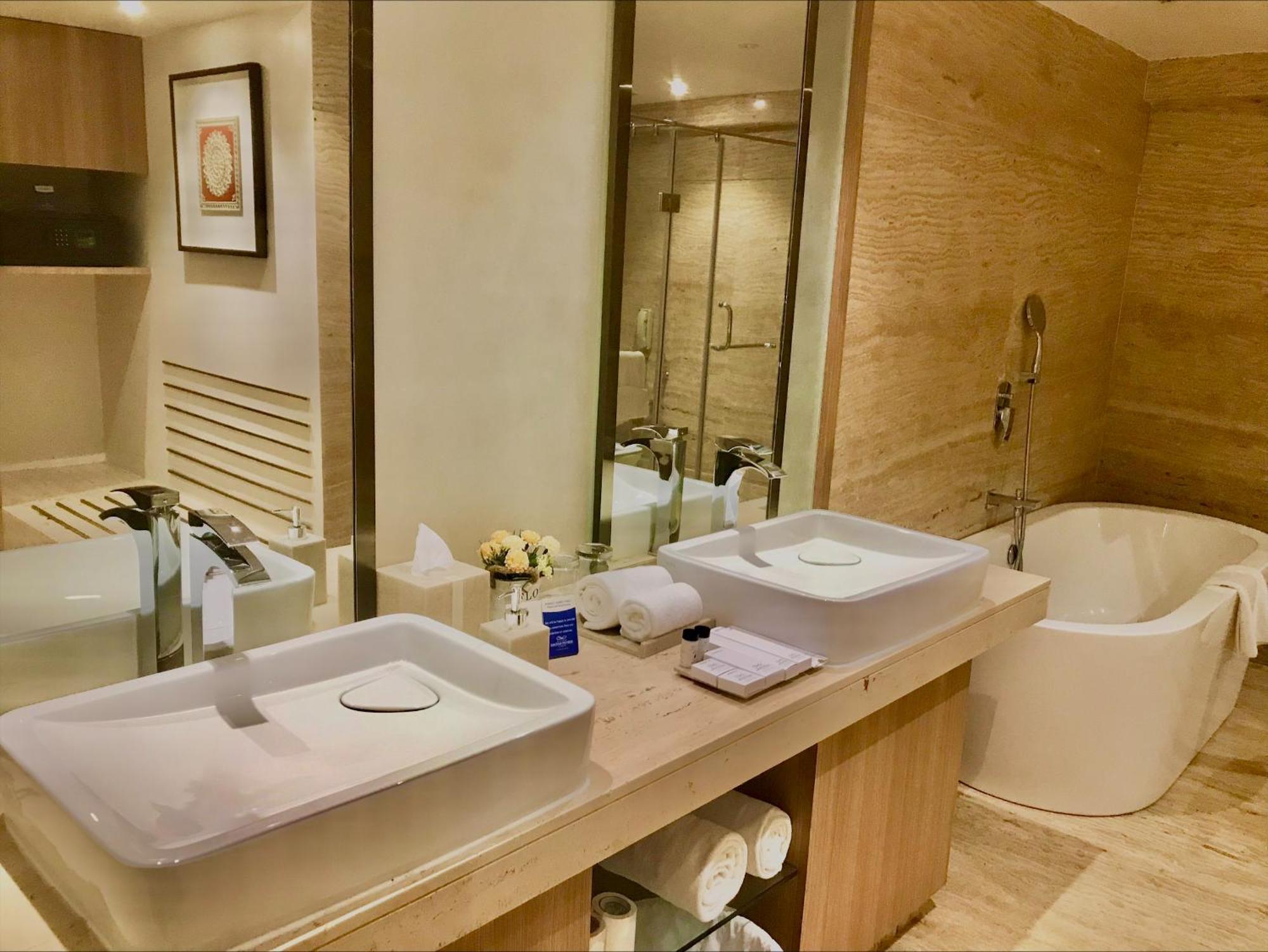 Bellevue Sarovar Premiere Junagadh Exterior foto